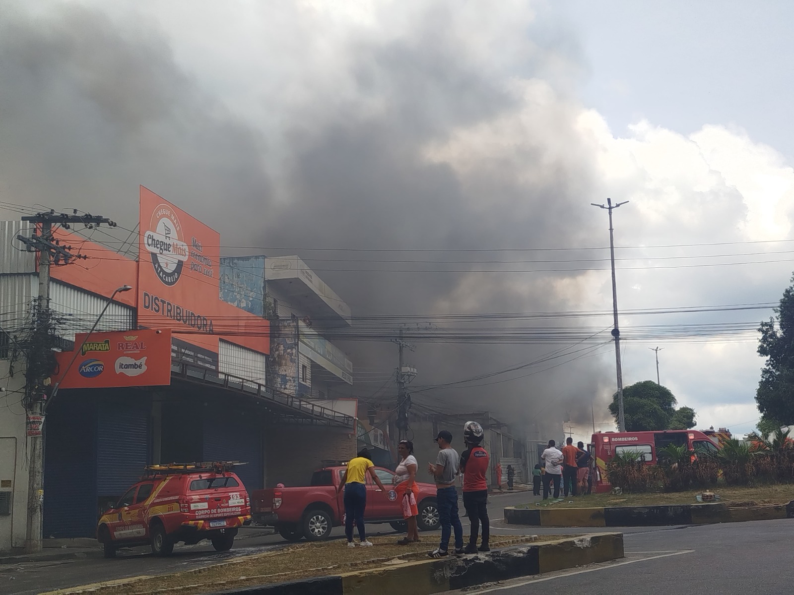 Incêndio de Grandes Proporções na Zona Leste de Manaus