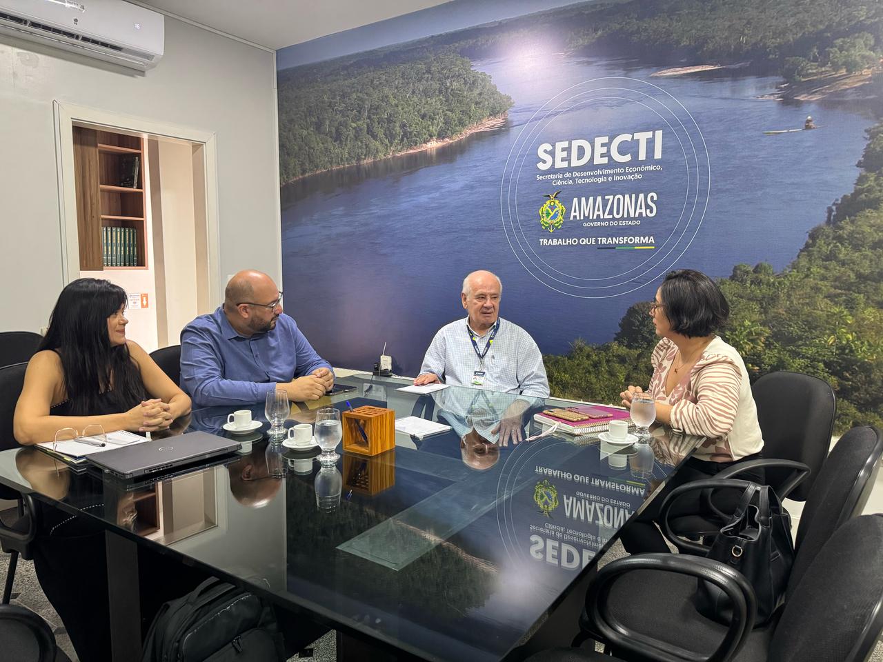 Sedecti e Banco do Brasil firmam parceria para impulsionar bioeconomia no Amazonas