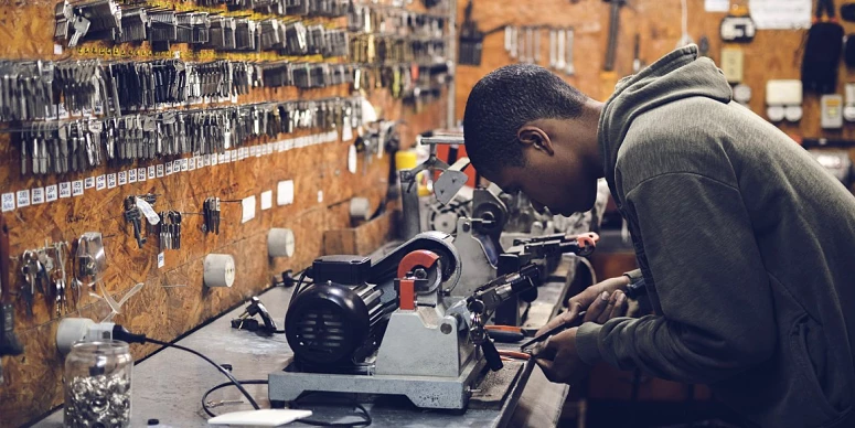 Automação de Empregos: 28,8% das Profissões em Risco