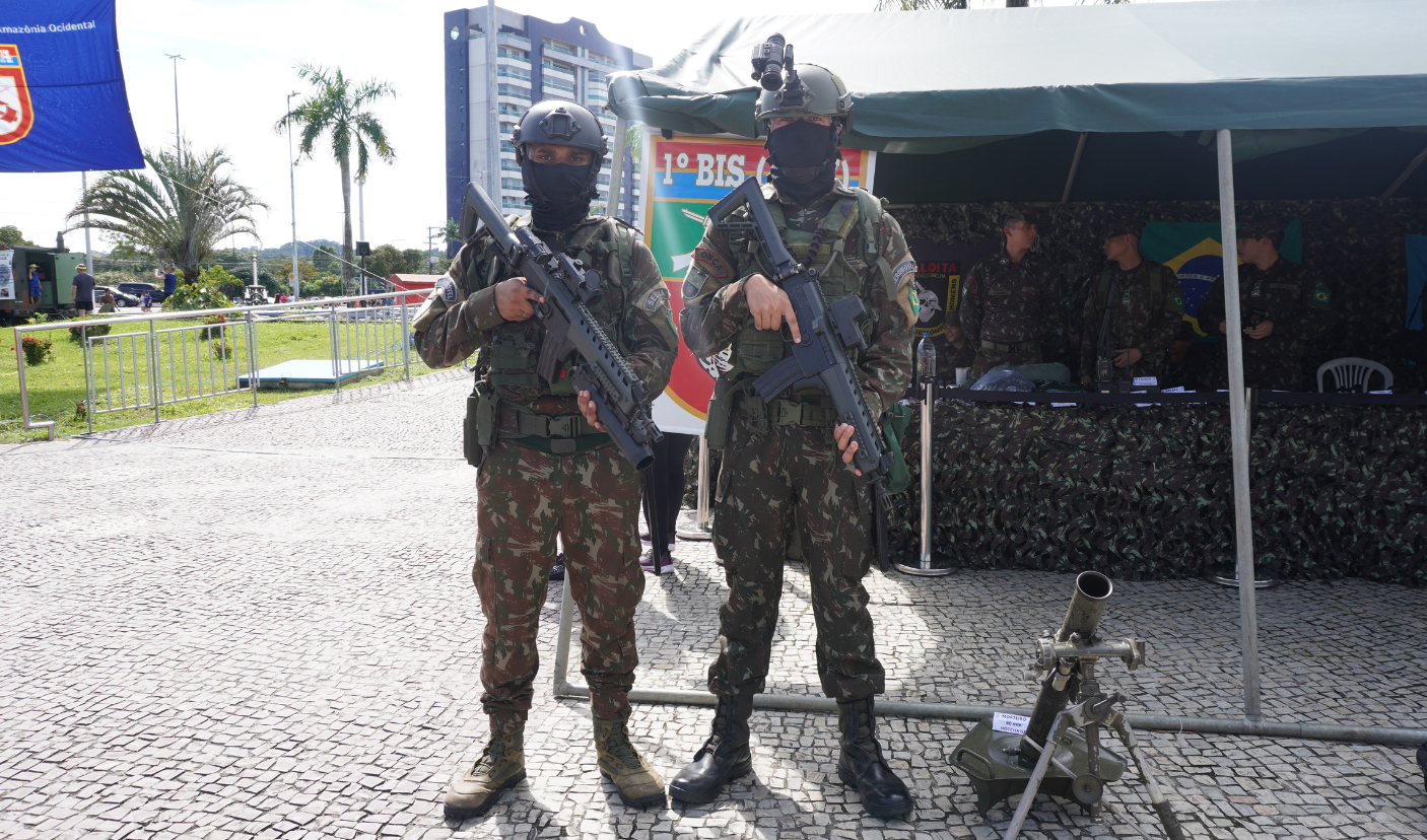 Exército leva serviços e cidadania à Ponta Negra