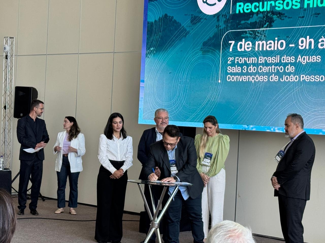Amazonas e ANA firmam parceria para gestão integrada de recursos hídricos até 2028