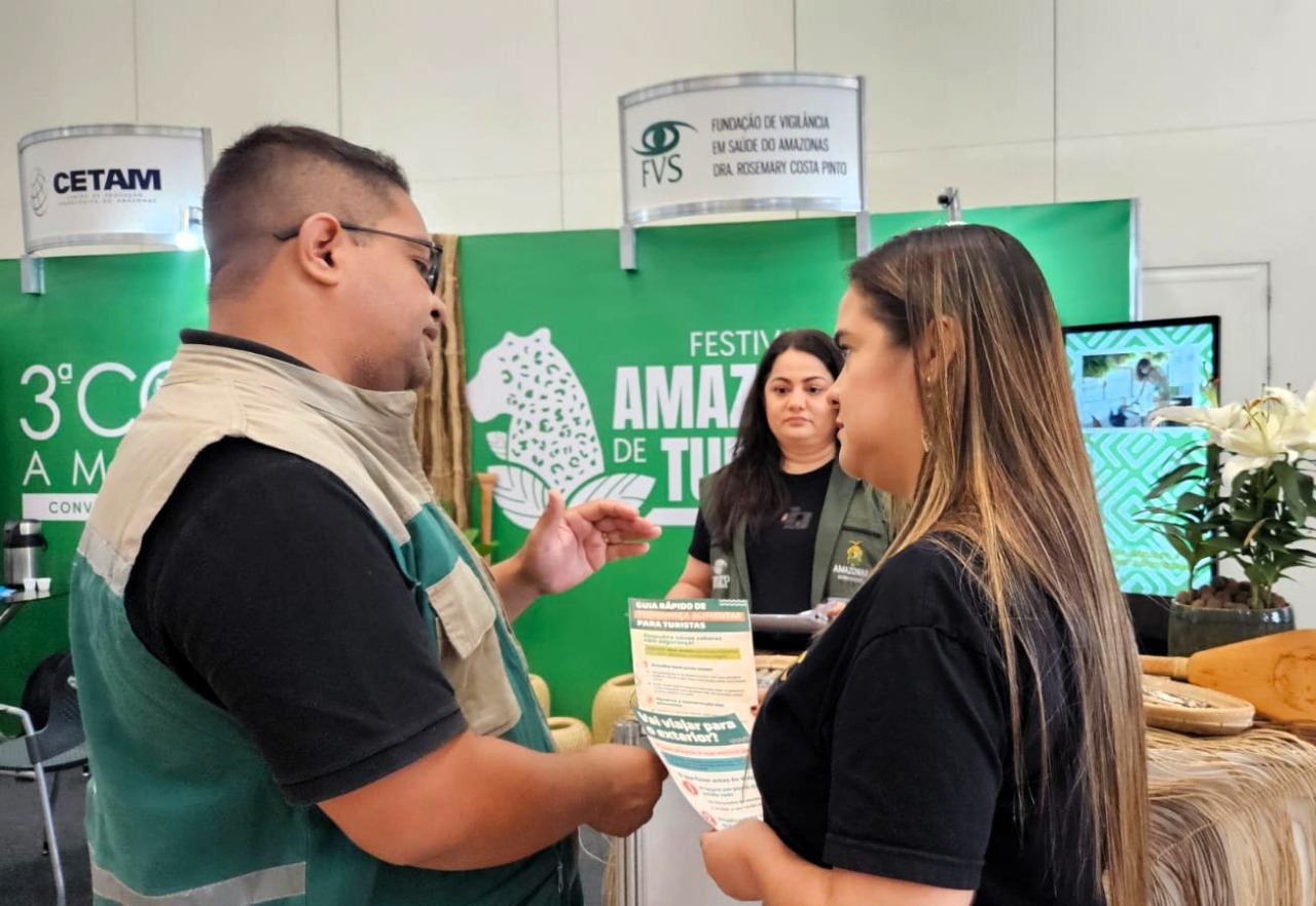 FVS-RCP reforça saúde no turismo com ações sobre vacinação e alimentação segura no FAT e Conta Amazonas