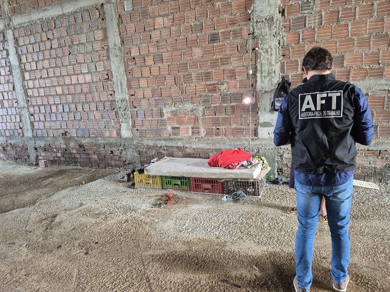 Trabalhadores são resgatados de trabalho escravo em granja de Caruaru (PE)