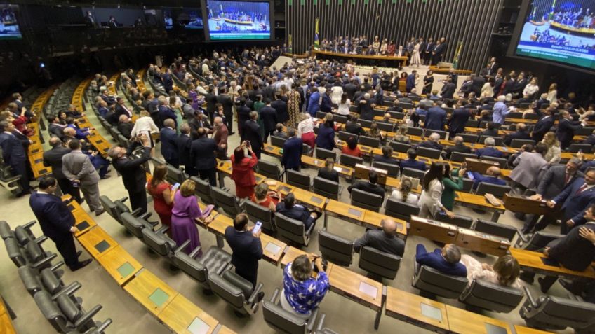 Sessão no Senado sobre locais de descanso para motoristas profissionais em Brasília