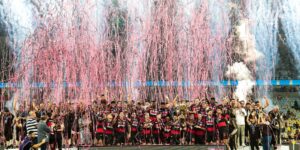 Rossi defende pênalti decisivo na final que garantiu Flamengo tricampeão carioca 2026 no Maracanã.