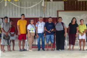 Reunião sobre alfabetização indígena Sateré-Mawé em Parintins.