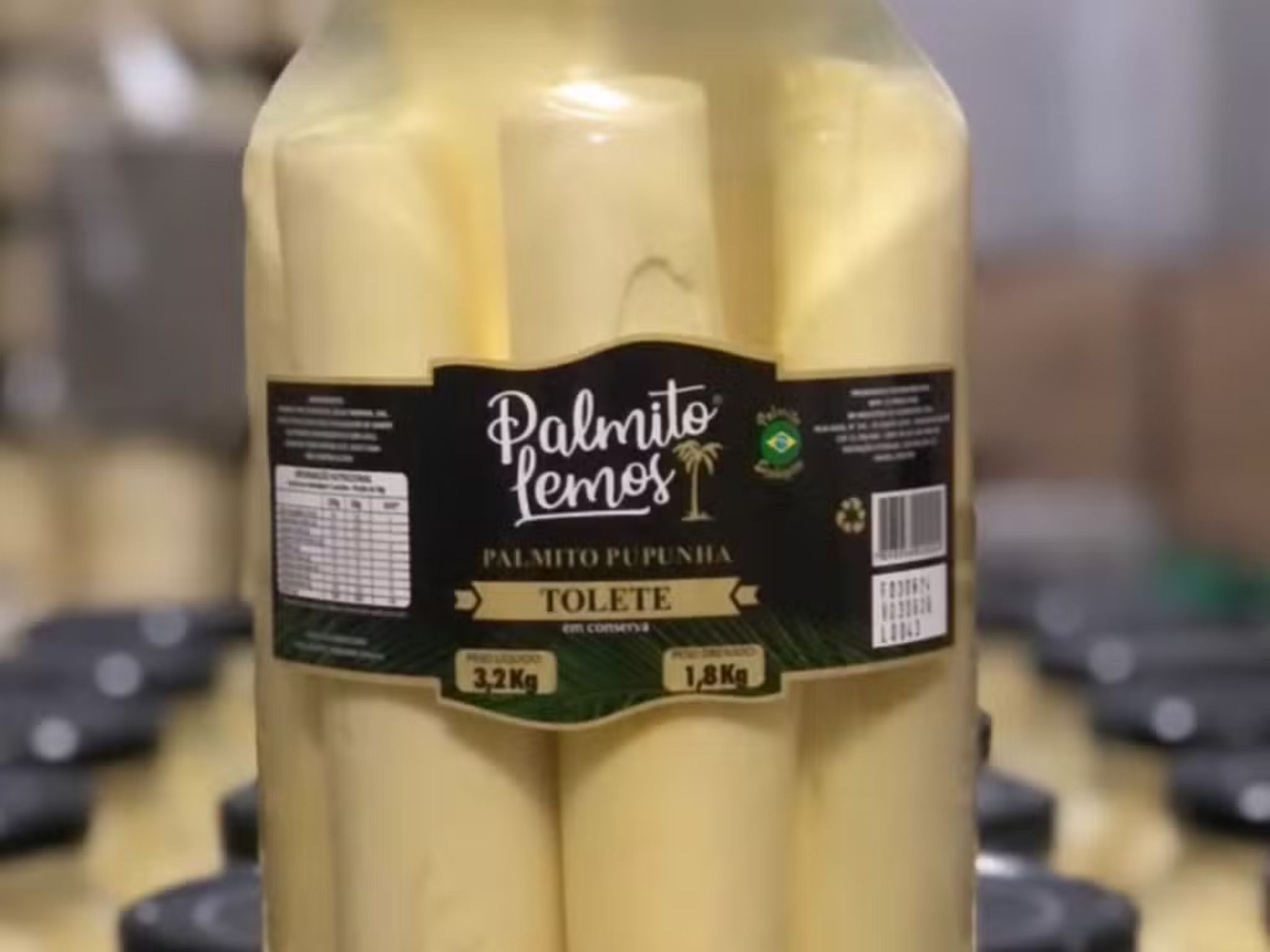 Embalagem da marca Palmito Lemos proibido exposta em prateleira.