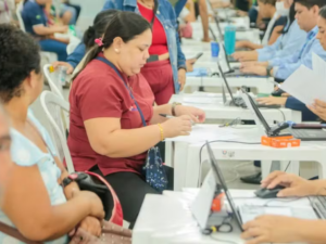 Atendimento do feirão Negocia Manaus no shopping Phelippe Daou.