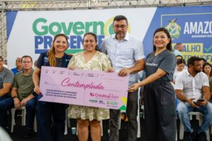 Governador Wilson Lima durante anúncio de políticas públicas para mulheres no Amazonas.