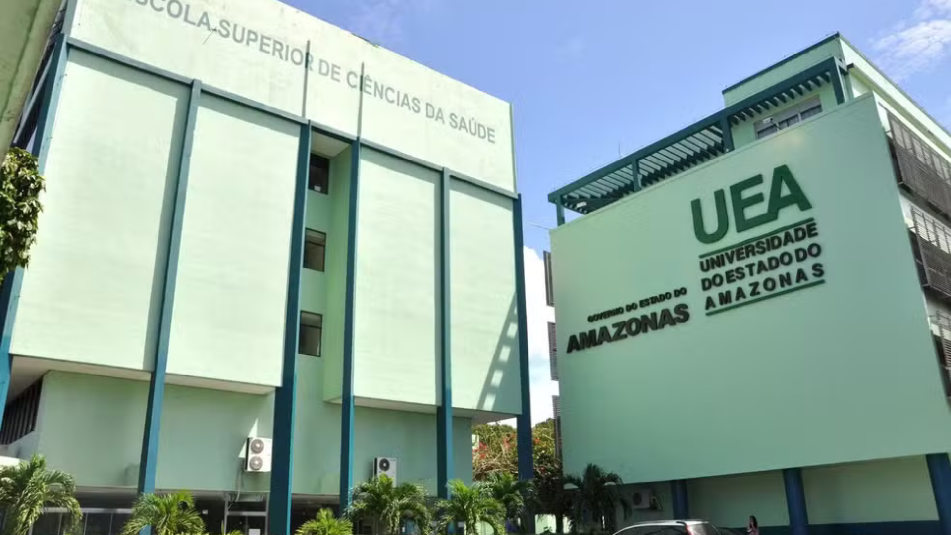 Escola Superior de Ciências da Saúde da UEA em Manaus durante processo seletivo professores UEA para vagas temporárias.